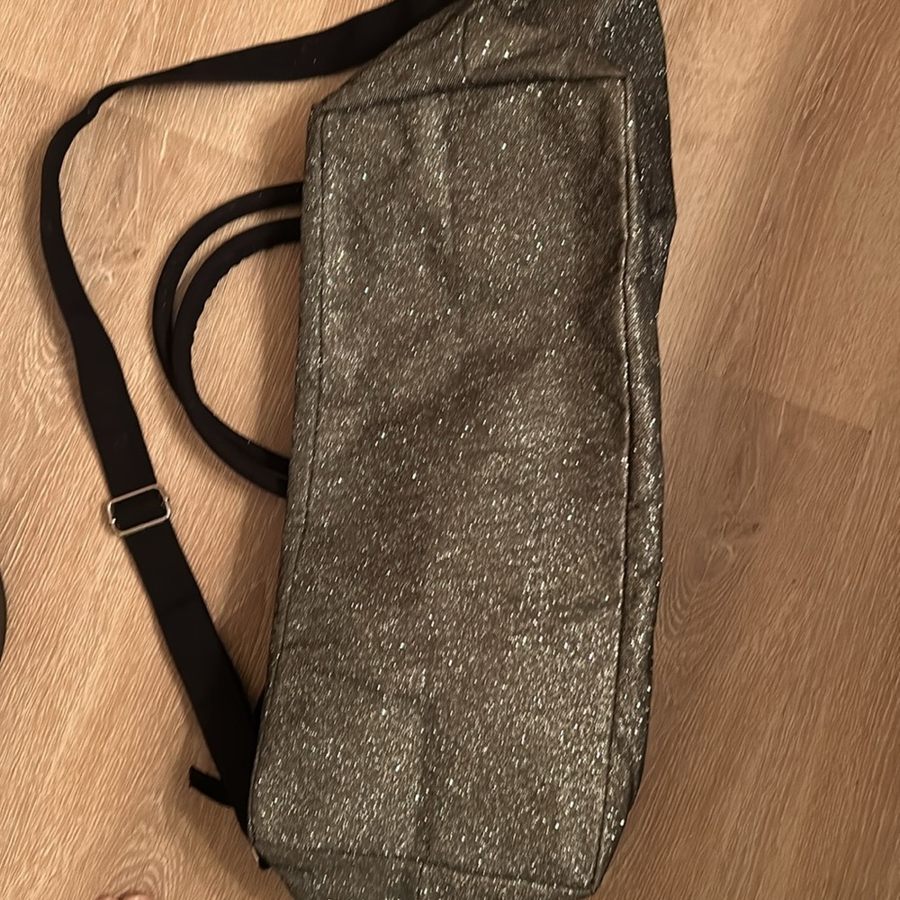 Victoria Secret 2015 Limited Edition Glitter Weekender Duffle - Picture 5 of 5